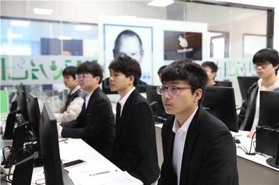 游戲大咖進校園 解鎖行業前沿技術，賦能新華學子編程夢想